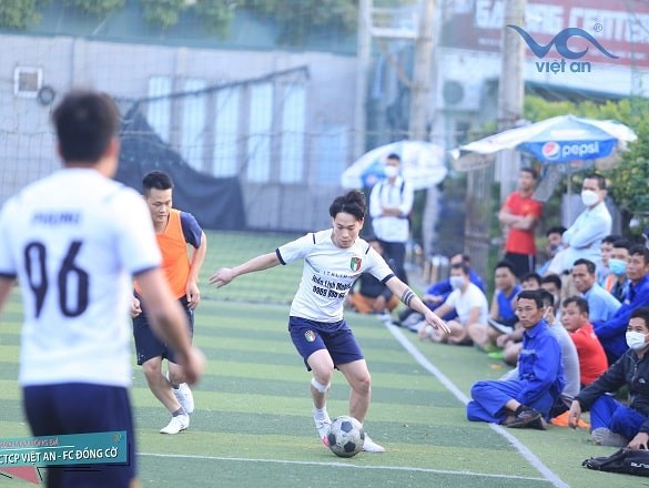 Giao hữu bóng đá giữa FC Việt An với FC Đồng Cờ